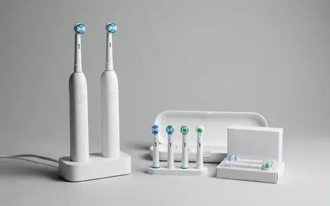 Fotorealistische Studioaufnahme von Elektrische Zahnbuerste zum Thema Oral-B Pro Series 3, klare Lichtfuehrung - Foto: THN