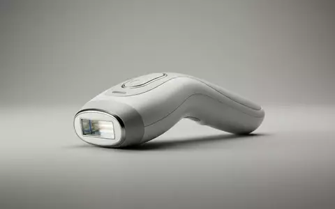 Fotorealistische Studioaufnahme von Haarentferner zum Thema Panasonic ES-WH90 Laser+IPL Haarentferner, klare Lichtfuehrung - Foto: THN