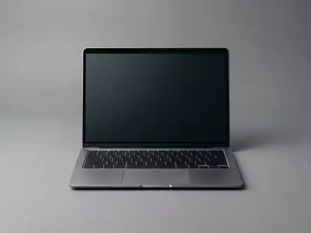 Fotorealistische Studioaufnahme von Laptop zum Thema Lenovo ThinkPad X1 Carbon, klare Lichtfuehrung - Foto: THN