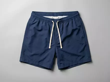 Fotorealistische Studioaufnahme von Badeshorts zum Thema Hurley Herren One &, klare Lichtfuehrung - Foto: THN