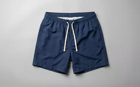 Fotorealistische Studioaufnahme von Badeshorts zum Thema Hurley Herren One &, klare Lichtfuehrung - Foto: THN