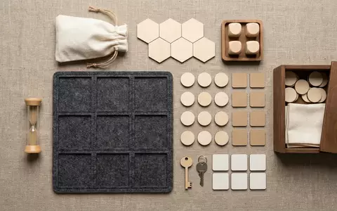 Flatlay-Arrangement rund um Raetselspiel zum Thema EXIT, weiches Oberlicht, sachlich dargestellt, markenneutral - Foto: THN