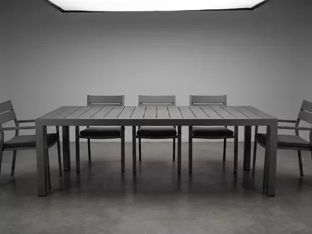 Fotorealistische Studioaufnahme von Gartentisch zum Thema Kettler Gartentisch Ocean 160x95cm, klare Lichtfuehrung - Foto: THN