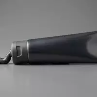 Fotorealistische Studioaufnahme von Zahnpasta zum Thema Colgate Max White Charcoal, klare Lichtfuehrung - Foto: THN