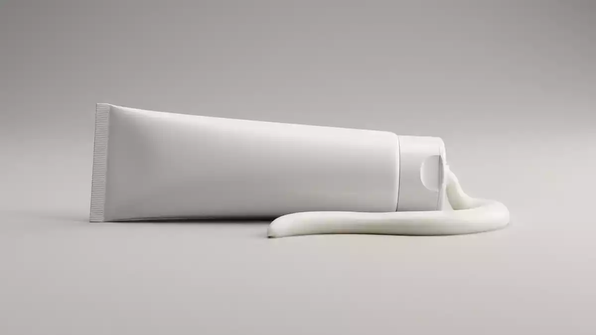 Fotorealistische Studioansicht von Zahnpasta in neutraler Produktdarstellung, neutral