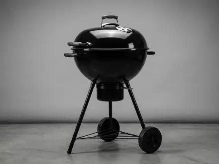 Fotorealistische Studioaufnahme von Kugelgrill zum Thema Landmann Kugelgrill 31356 Holzkohle, klare Lichtfuehrung - Foto: THN