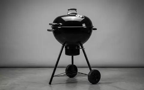 Fotorealistische Studioaufnahme von Kugelgrill zum Thema Landmann Kugelgrill 31356 Holzkohle, klare Lichtfuehrung - Foto: THN