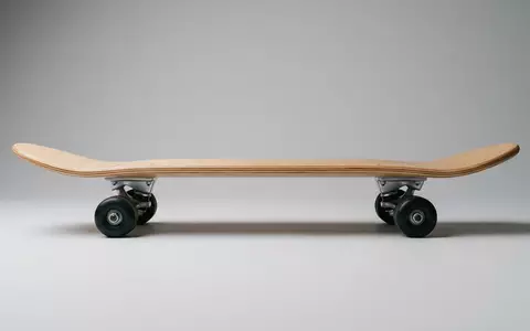 Fotorealistische Studioaufnahme von Skateboard zum Thema Powell Peralta Flight Deck, klare Lichtfuehrung - Foto: THN
