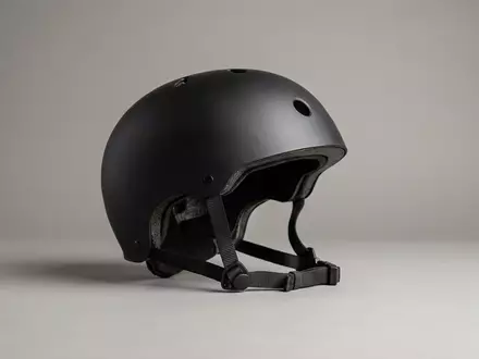 Fotorealistische Studioaufnahme von Skatehelm zum Thema Pro-Tec Classic Cert Skatehelm, klare Lichtfuehrung - Foto: THN