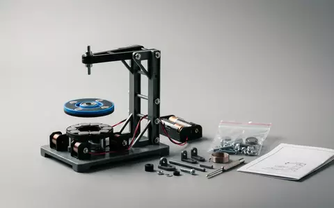 Fotorealistische Studioaufnahme von Magnet-Experimentierkasten zum Thema 4M Kidzlabs Magnetik Levitation, klare Lichtfuehrung - Foto: THN