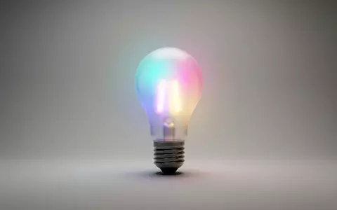 Fotorealistische Studioaufnahme von Smarte LED-Lampe zum Thema Philips Hue White &, klare Lichtfuehrung - Foto: THN