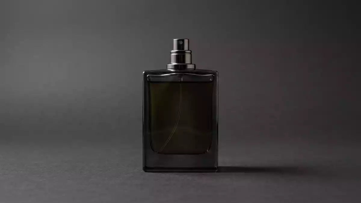 Fotorealistische Studioansicht von Eau de Toilette in neutraler Produktdarstellung