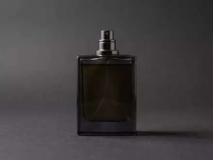 Fotorealistische Studioaufnahme von Eau de Toilette zum Thema Baldessarini Strictly Private EdT, klare Lichtfuehrung - Foto: THN