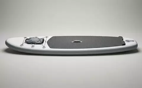 Fotorealistische Studioaufnahme von Aufblasbares Paddelbrett zum Thema Naish Alana 10'6 SUP, klare Lichtfuehrung - Foto: THN