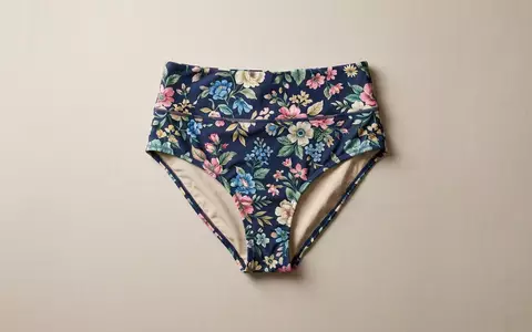 Fotorealistische Studioaufnahme von Bikinihose zum Thema Lascana Damen Bikini-Hose hoher, klare Lichtfuehrung - Foto: THN