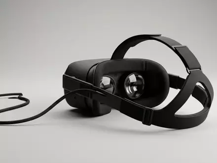 Fotorealistische Studioaufnahme von VR-Headset zum Thema DPVR E4 VR-Headset PC, klare Lichtfuehrung - Foto: THN