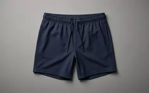 Fotorealistische Studioaufnahme von Badehose zum Thema Dsquared2 Herren Badehose Logodruck, klare Lichtfuehrung - Foto: THN