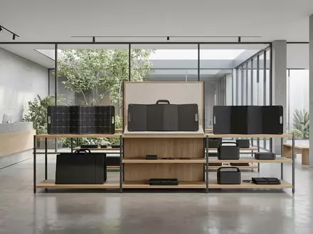 Architektur-Render im Outdoorfachgeschaeft mit Klappbares Solarpanel zum Thema BougeRV 200W Faltbares Solarpanel, neutrales Tageslicht - Foto: THN