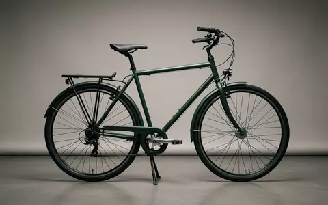 Fotorealistische Studioaufnahme von City-Fahrrad zum Thema Raleigh Rushhour 9 Cityrad, klare Lichtfuehrung - Foto: THN