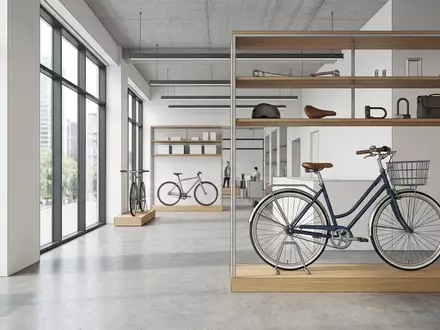 Architektur-Render im Fahrradgeschaeft mit City-Fahrrad zum Thema Raleigh Rushhour 9 Cityrad, neutrales Tageslicht - Foto: THN