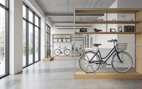 Architektur-Render im Fahrradgeschaeft mit City-Fahrrad zum Thema Raleigh Rushhour 9 Cityrad, neutrales Tageslicht - Foto: THN