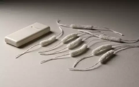 Fotorealistische Studioaufnahme von Zahnseide zum Thema Oral-B Zahnseide Superfloss, klare Lichtfuehrung, sachlich dargestellt - Foto: THN