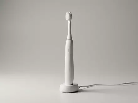 Fotorealistische Studioaufnahme von Elektrische Zahnbuerste zum Thema Oral-B Pro 3 3000, klare Lichtfuehrung - Foto: THN