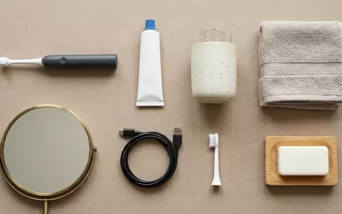 Flatlay-Arrangement rund um Elektrische Zahnbuerste zum Thema Oral-B Pro 3 3000, weiches Oberlicht - Foto: THN