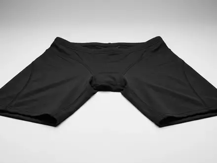 Fotorealistische Studioaufnahme von Schwimmhose zum Thema Orca Herren Core Race, klare Lichtfuehrung - Foto: THN