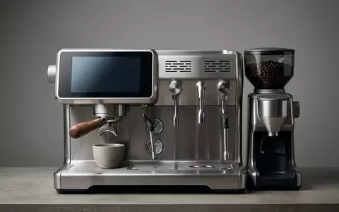 Fotorealistische Studioaufnahme von Espressomaschine zum Thema Sage Oracle Touch SES990, klare Lichtfuehrung - Foto: THN