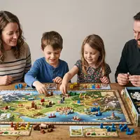 Fotorealistische Studioaufnahme von Brettspiel zum Thema Zug um Zug, klare Lichtfuehrung, sachlich dargestellt - Foto: THN