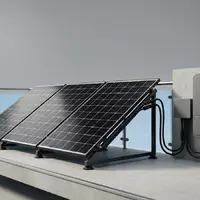 Fotorealistische Studioaufnahme von Balkon Solaranlage zum Thema Zendure AIO 2400 Balkonkraftwerk, klare Lichtfuehrung - Foto: THN