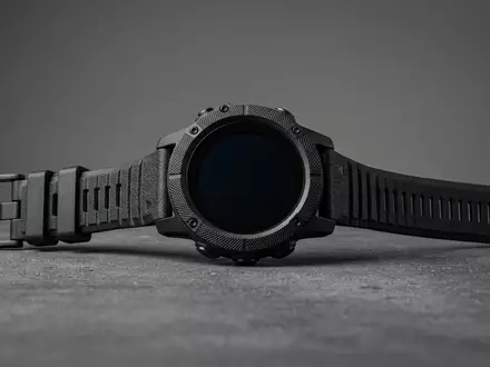 Fotorealistische Studioaufnahme von Multisportuhr zum Thema Garmin Epix Pro Gen, klare Lichtfuehrung - Foto: THN