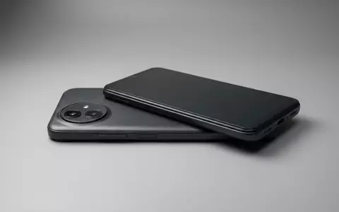 Fotorealistische Studioaufnahme von Smartphone zum Thema Xiaomi Redmi 14C 128GB, klare Lichtfuehrung - Foto: THN