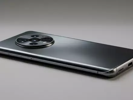 Fotorealistische Studioaufnahme von Smartphone zum Thema Xiaomi 15 Ultra 256GB, klare Lichtfuehrung - Foto: THN