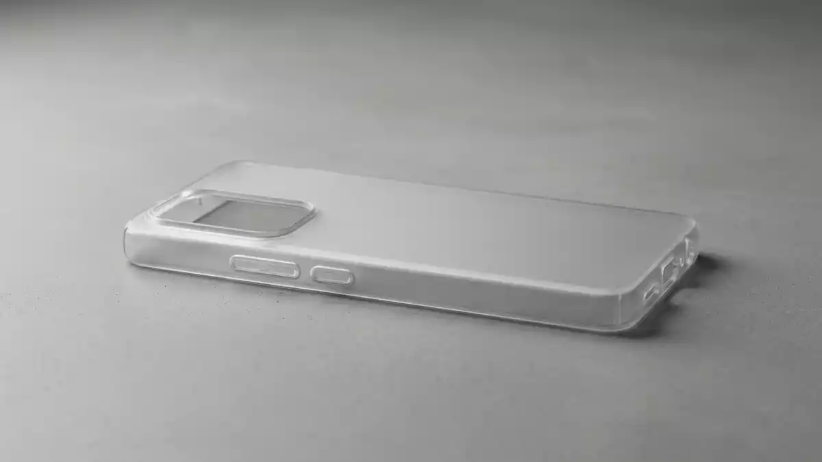 Fotorealistische Studioansicht von Smartphonehuelle in neutraler Produktdarstellung