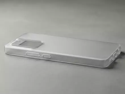 Fotorealistische Studioaufnahme von Smartphonehuelle zum Thema totallee Super Thin iPhone, klare Lichtfuehrung - Foto: THN