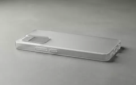 Fotorealistische Studioaufnahme von Smartphonehuelle zum Thema totallee Super Thin iPhone, klare Lichtfuehrung - Foto: THN