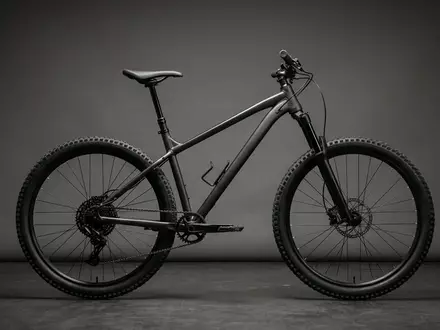 Fotorealistische Studioaufnahme von Mountainbike zum Thema Trek Marlin 6 Mountainbike, klare Lichtfuehrung - Foto: THN