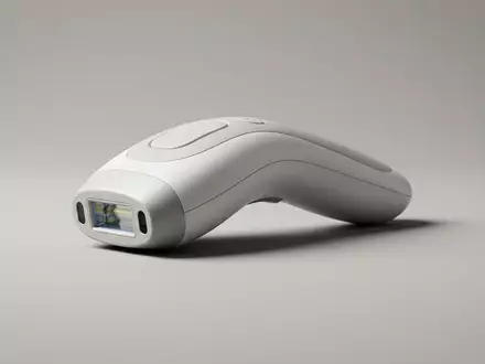 Fotorealistische Studioaufnahme von Licht Epilierer zum Thema Conair Satiny Smooth IPL, klare Lichtfuehrung - Foto: THN
