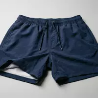 Fotorealistische Studioaufnahme von Kinder Schwimmshorts zum Thema Color Kids Jungen Badeshorts, klare Lichtfuehrung - Foto: THN