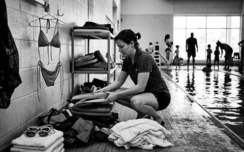 Schwarzweiss-Reportage mit Bikini-Set zum Thema Agua Bendita Damen Bikini-Set, hoher Kontrast, sachlich dargestellt - Foto: THN