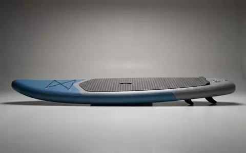 Fotorealistische Studioaufnahme von Aufblasbares Paddelbrett zum Thema ALLPICK Premium SUP Board, klare Lichtfuehrung - Foto: THN