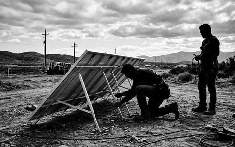 Schwarzweiss-Reportage mit Klappbares Solarpanel zum Thema ALLPOWERS 400W Faltbares Solarpanel, hoher Kontrast - Foto: THN