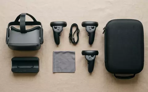 Flatlay-Arrangement rund um Virtual-Reality-Controller zum Thema Razer Wolverine V3 Pro, weiches Oberlicht - Foto: THN