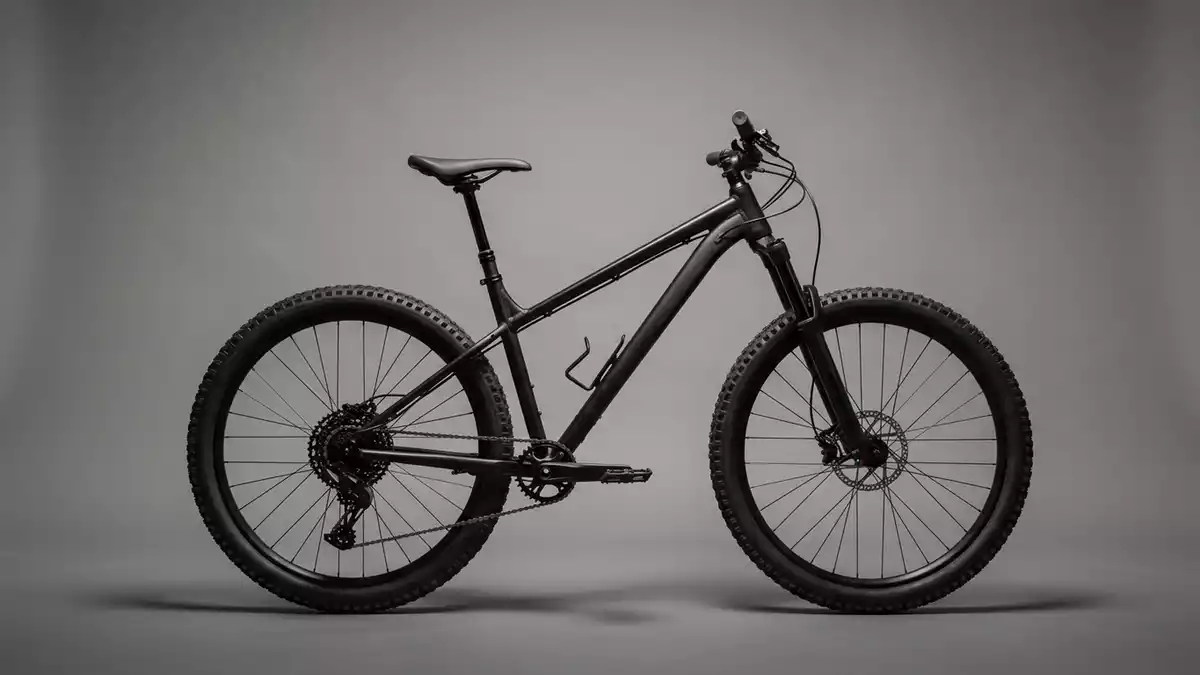 Fotorealistische Studioansicht von Mountainbike in neutraler Produktdarstellung