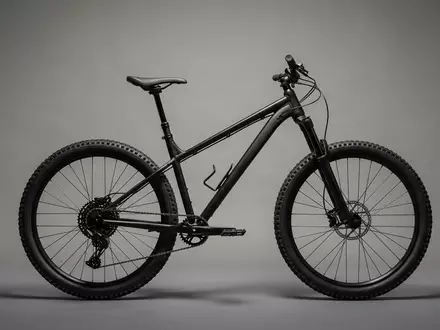 Fotorealistische Studioaufnahme von Mountainbike zum Thema Cube Attention SL Mountainbike, klare Lichtfuehrung - Foto: THN