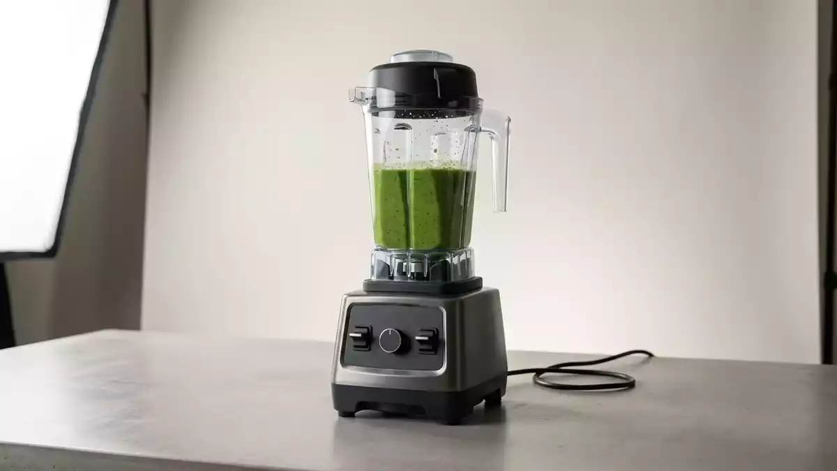Fotorealistische Studioansicht von Standmixer in neutraler Produktdarstellung, neutral