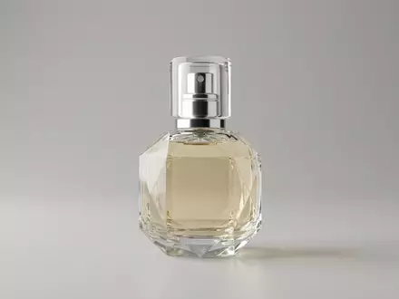 Fotorealistische Studioaufnahme von Parfuem zum Thema Guerlain Mon Guerlain EdP, klare Lichtfuehrung - Foto: THN