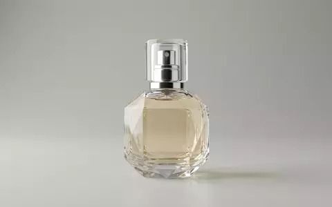 Fotorealistische Studioaufnahme von Parfuem zum Thema Guerlain Mon Guerlain EdP, klare Lichtfuehrung - Foto: THN